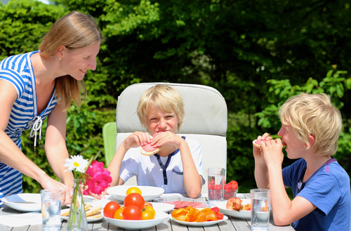 Äta tillsammans kan minska risken för övervikt